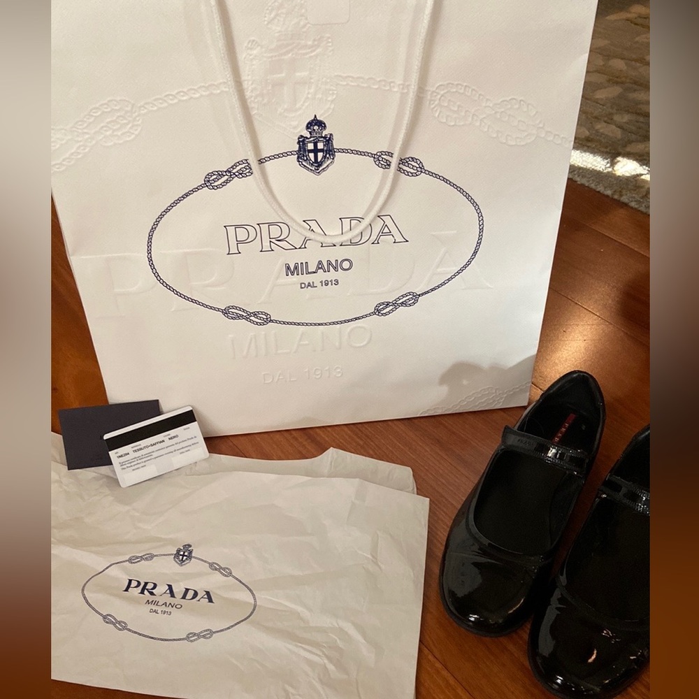 AUTHENTIC womens patent leather Prada Mary Janes short heel